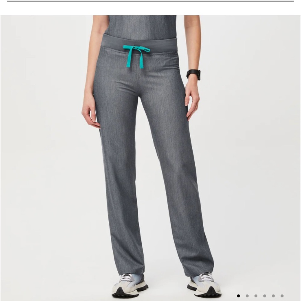 Figs graphite Livingston basic scrub bottom in size small